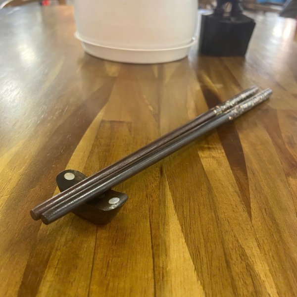 Bộ 10 gác đũa gỗ trắc khảm cá - góc nhìn 4