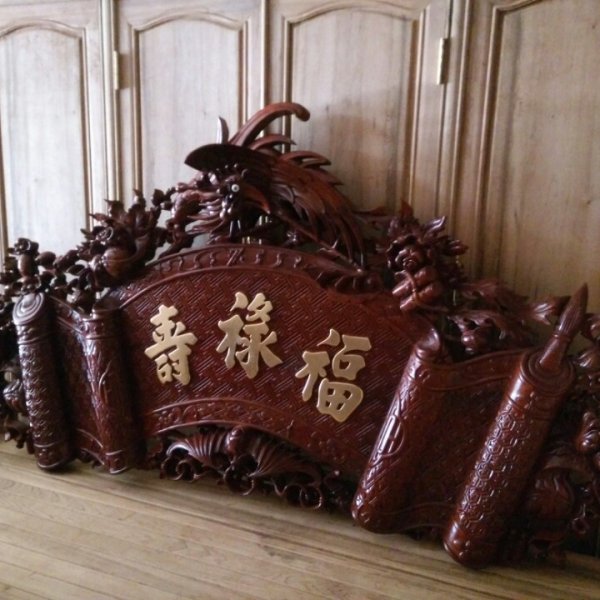 Bộ câu đối cuốn thư chạm hồng trĩ gỗ gụ - góc nhìn 2