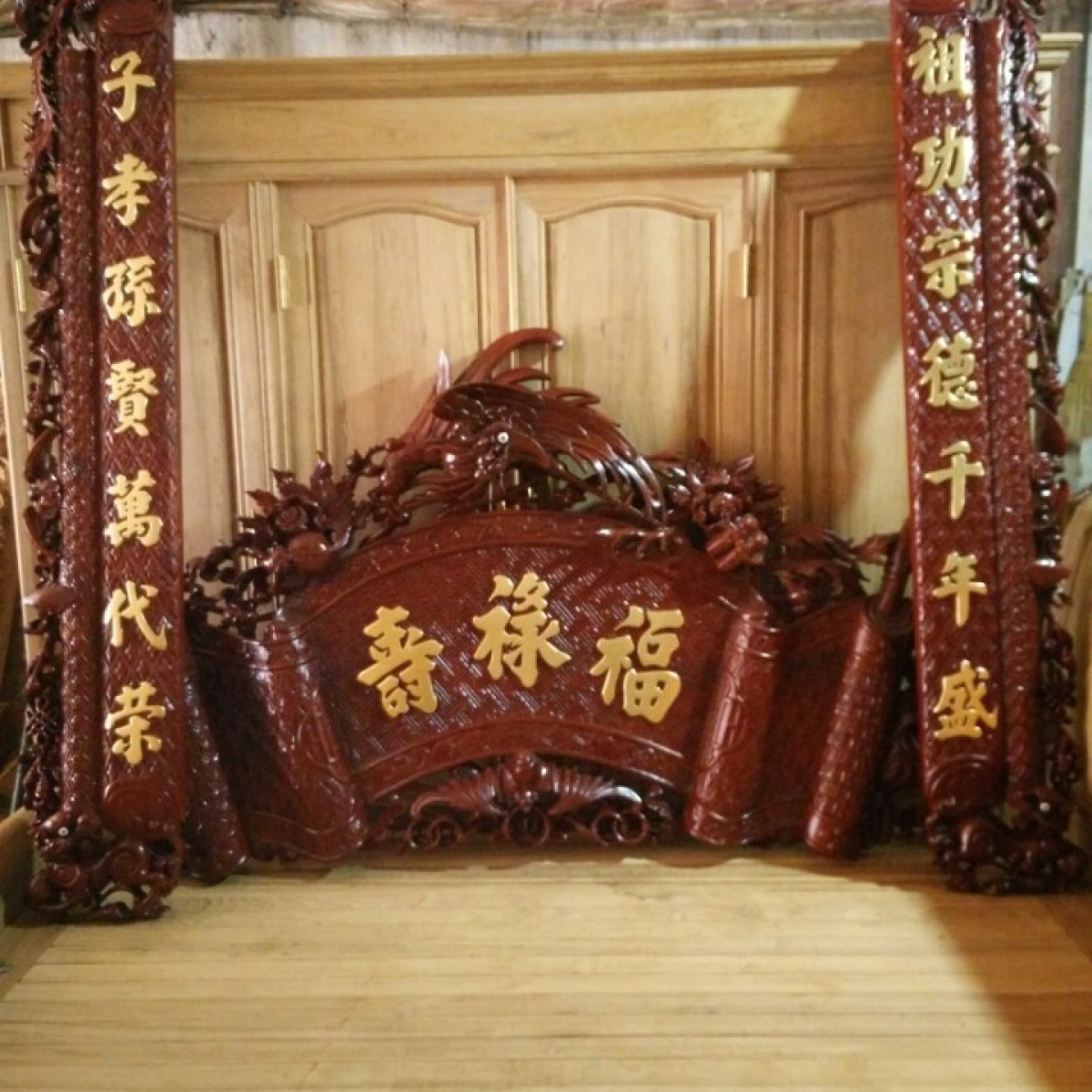 Bộ câu đối cuốn thư chạm hồng trĩ gỗ gụ - Hoành phi câu đối