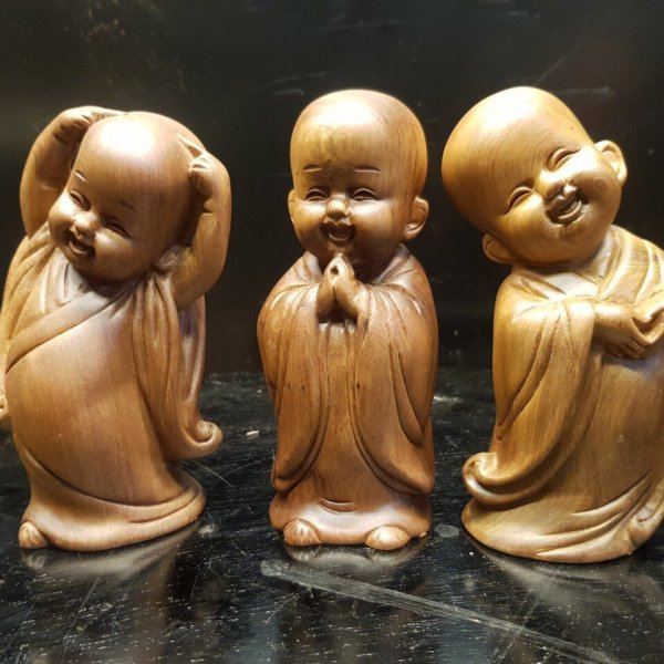 Bộ tượng chú tiểu tam tâm gỗ bách xanh 15cm - góc nhìn 6