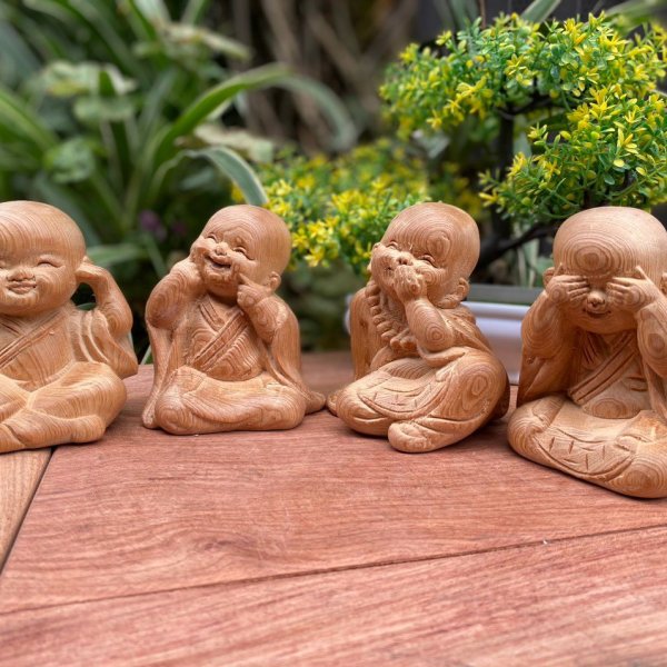 Bộ tượng chú tiểu tứ không gỗ ngọc am cao 9 cm - góc nhìn 3