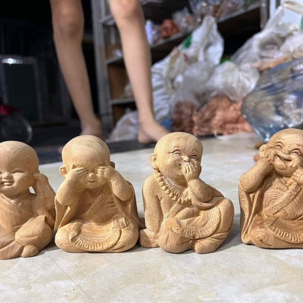 Bộ tượng chú tiểu tứ không gỗ ngọc am cao 9 cm - góc nhìn 6
