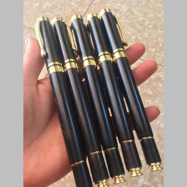 Bút bi gỗ mun sừng - góc nhìn 6