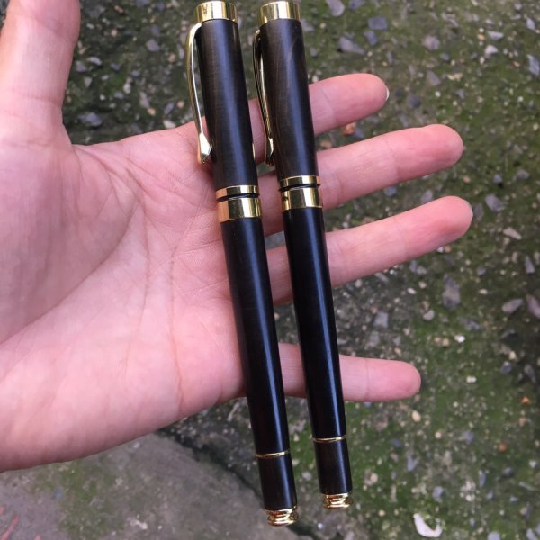 Bút ký gỗ mun sừng cao cấp - góc nhìn 4