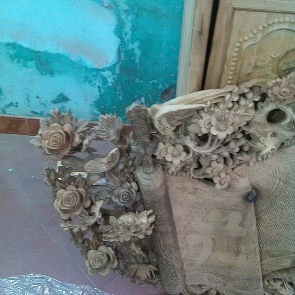 Cuốn thư chạm mai hóa gỗ gụ - góc nhìn 7