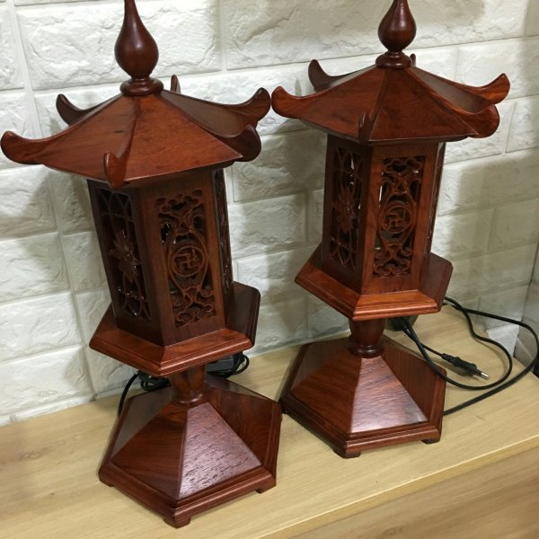 Đèn thờ gỗ hương cao 41 cm hình lục giác - góc nhìn 3