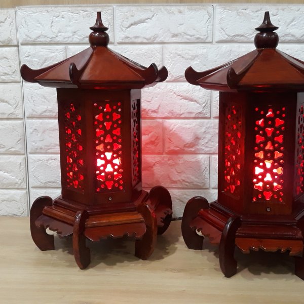 Đèn thờ gỗ hương hình lục giác chân thấp cao 41cm - góc nhìn 6