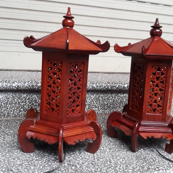 Đèn thờ gỗ hương hình lục giác chân thấp cao 41cm - góc nhìn 8