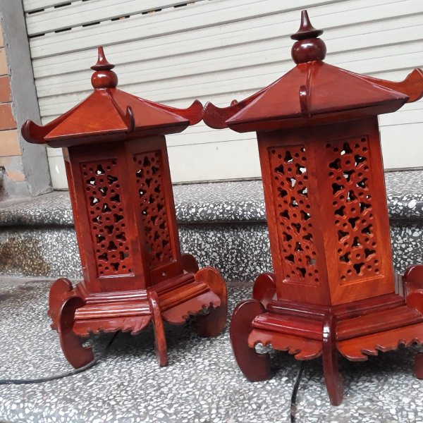 Đèn thờ gỗ hương hình lục giác chân thấp cao 41cm - góc nhìn 9