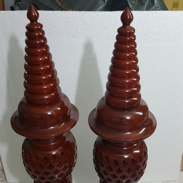 Đèn thờ gỗ xà cừ hình quả dứa cao 107 cm màu cánh gián - góc nhìn 9