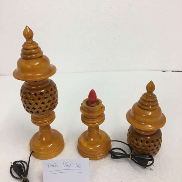 Đèn thờ gỗ xà cừ hình quả dứa cao 36 cm màu vàng - góc nhìn 5