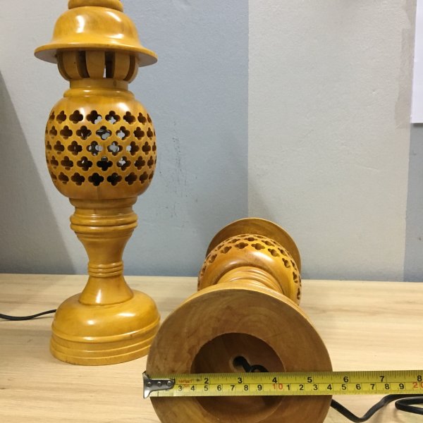 Đèn thờ gỗ xà cừ hình quả dứa cao 48 cm màu vàng - góc nhìn 6