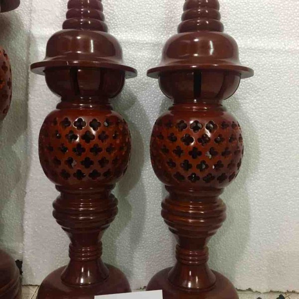 Đèn thờ gỗ xà cừ hình quả dứa cao 76cm màu cánh gián