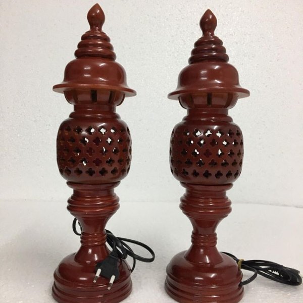 Đèn thờ gỗ xà cừ họa tiết quả dứa cao 36cm màu nâu cánh gián - góc nhìn 4