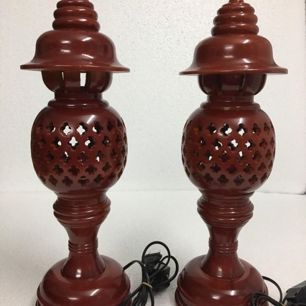 Đèn thờ gỗ xà cừ quả dứa cao 48 cm màu cánh gián