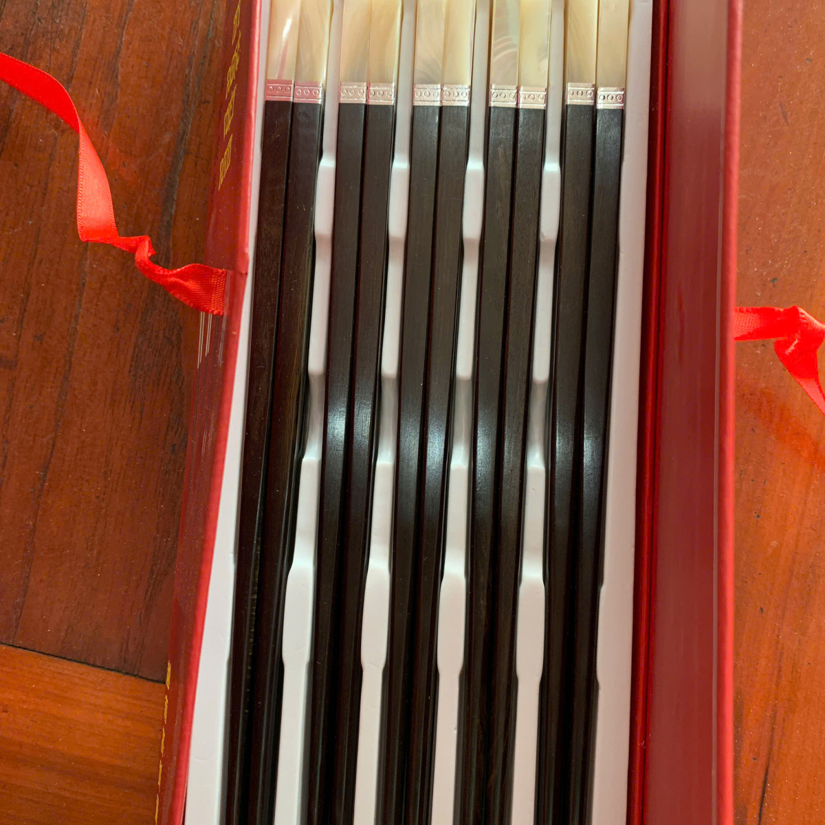 Đũa ăn gỗ mun sừng cẩn ốc đai bạc đầu vuông - Đũa ăn