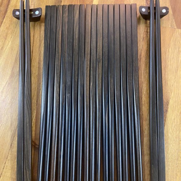 Đũa ăn gỗ mun sừng đầu vuông - góc nhìn 2