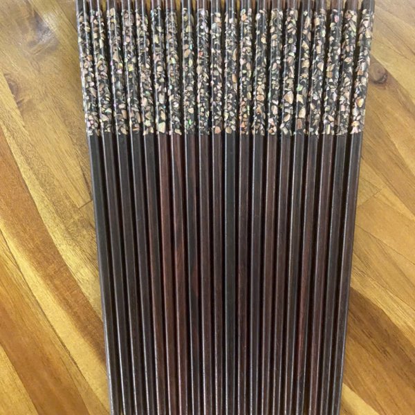 Đũa ăn gỗ trắc cẩn bào ngư dài - góc nhìn 4