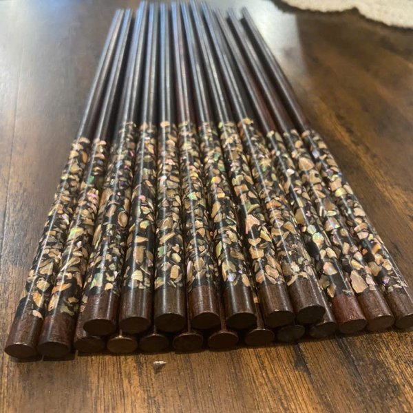 Đũa ăn gỗ trắc cẩn bào ngư dài - góc nhìn 5