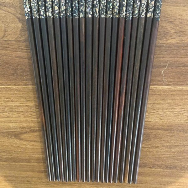 Đũa ăn gỗ trắc cẩn bào ngư ngắn - góc nhìn 3