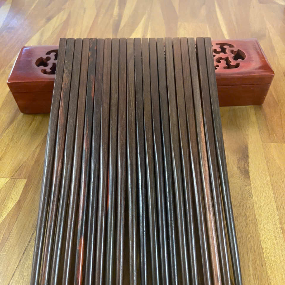 Đũa ăn gỗ trắc đen trơn đầu vuông - Đũa ăn