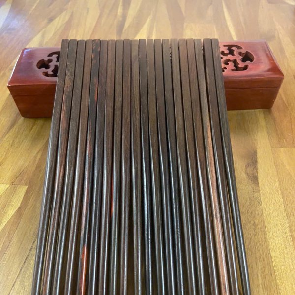 Đũa ăn gỗ trắc đen trơn đầu vuông