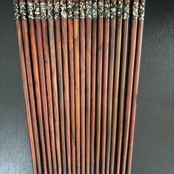 Đũa ăn gỗ trắc đỏ cẩn bào ngư ngắn - góc nhìn 3
