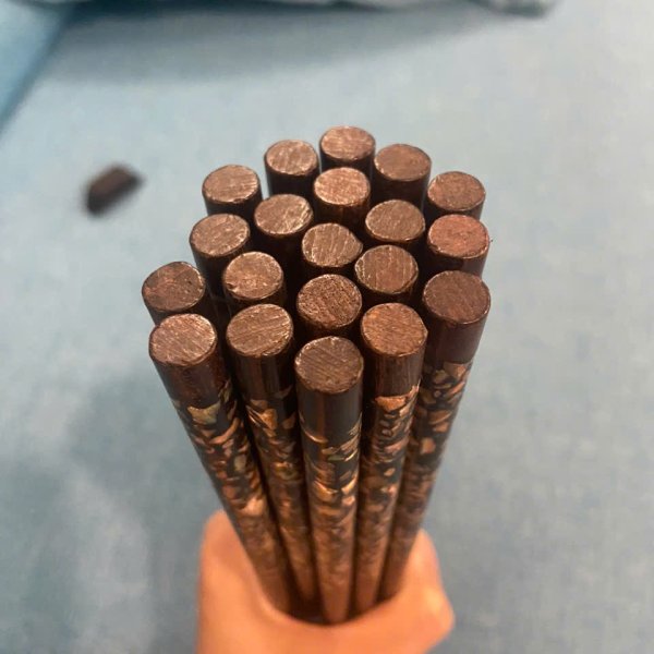 Đũa ăn gỗ trắc đỏ cẩn dài vỏ bào ngư - góc nhìn 4