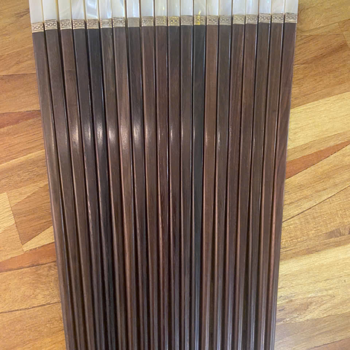 Đũa ăn trắc đen cẩn ốc đai bạc - Đũa ăn