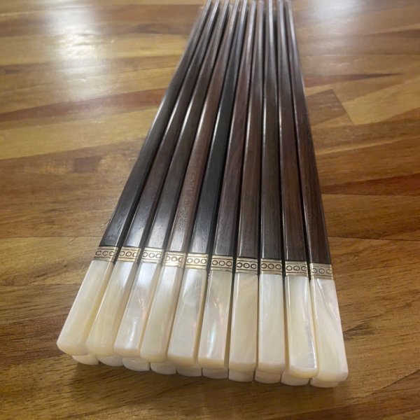 Đũa ăn trắc đen cẩn ốc đai bạc - góc nhìn 4