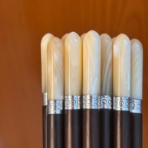 Đũa mun sừng cẩn ốc đai bạc đầu búp lan - góc nhìn 3