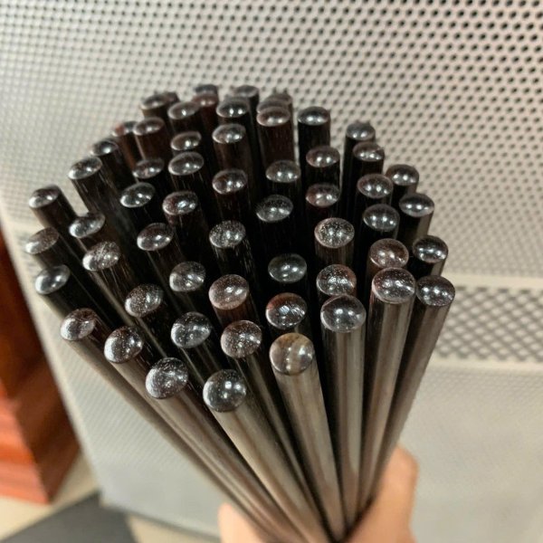 Đũa Nhật đầu nhỏ cao cấp gỗ trắc tự nhiên dài 25cm - góc nhìn 4