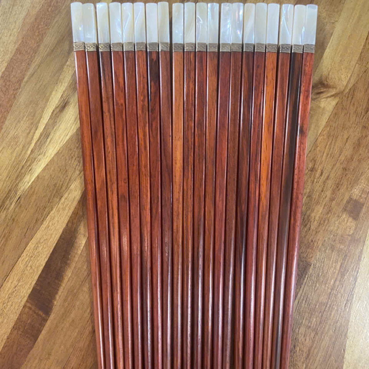 Đũa trắc đỏ cẩn ốc đai bạc - Đũa ăn