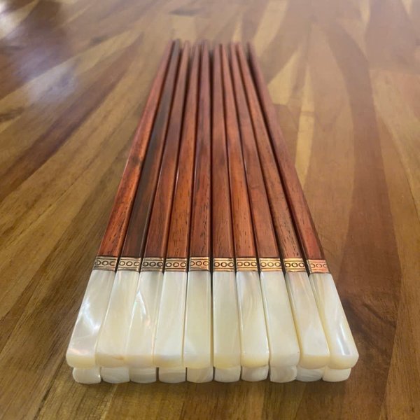 Đũa trắc đỏ cẩn ốc đai bạc - góc nhìn 6