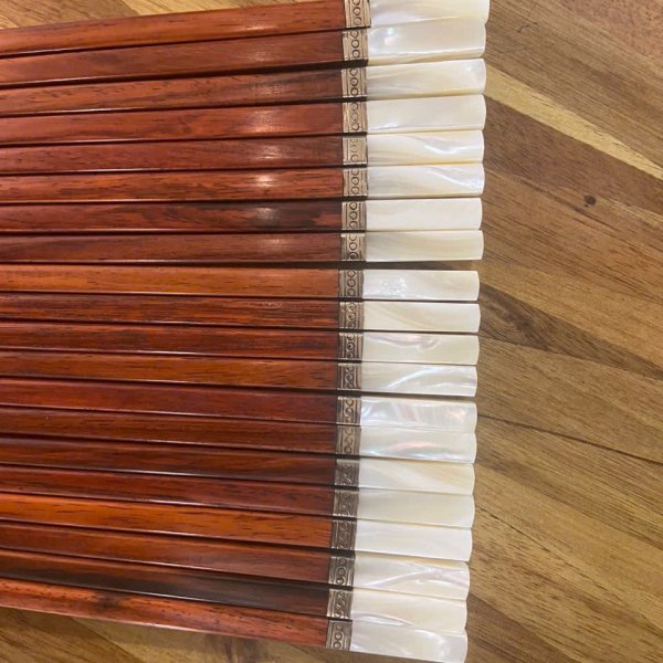 Đũa trắc đỏ cẩn ốc đai bạc - góc nhìn 8