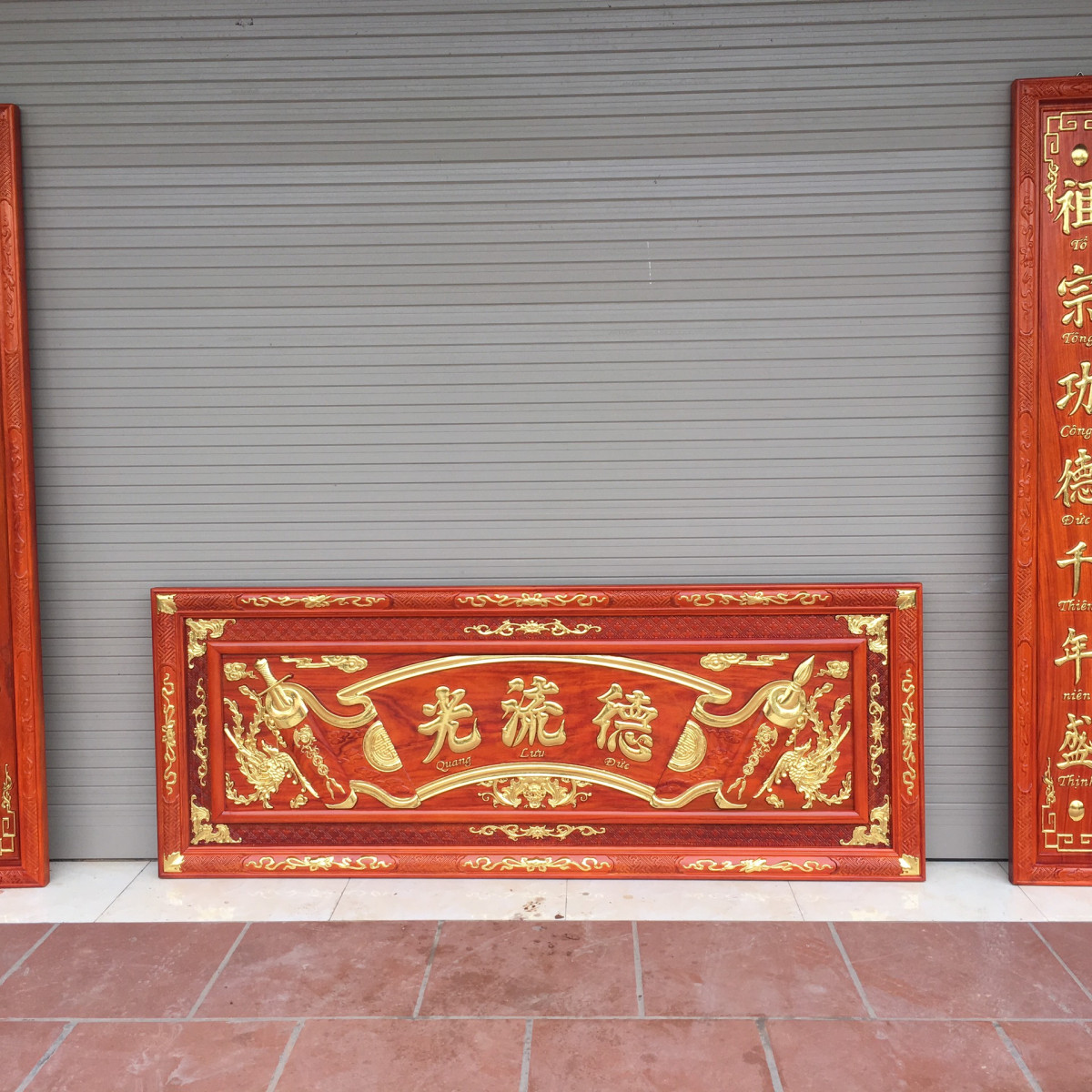 Hoành phi câu đối chạm Đức Lưu Quang dát vàng họa tiết cuốn thư dài 155cm - Hoành phi câu đối