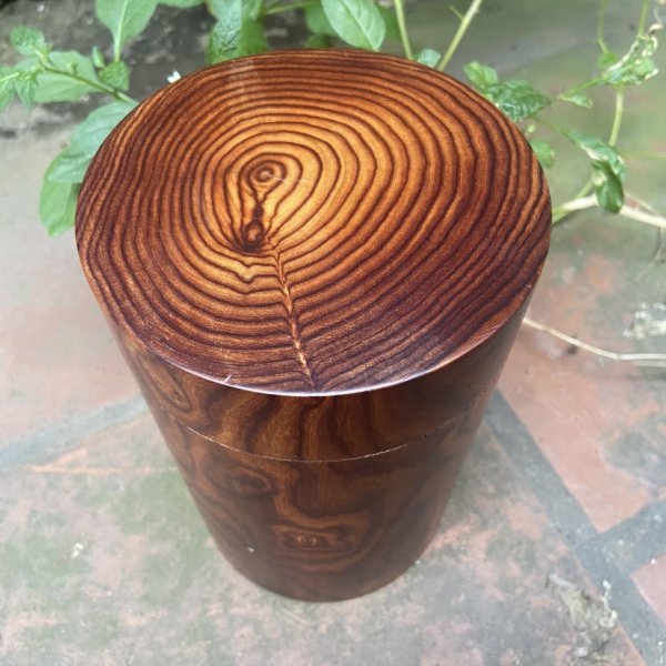 Hộp chè gỗ trắc dây để trơn vân gỗ độc đáo - góc nhìn 2