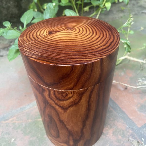 Hộp chè gỗ trắc dây để trơn vân gỗ độc đáo - góc nhìn 3