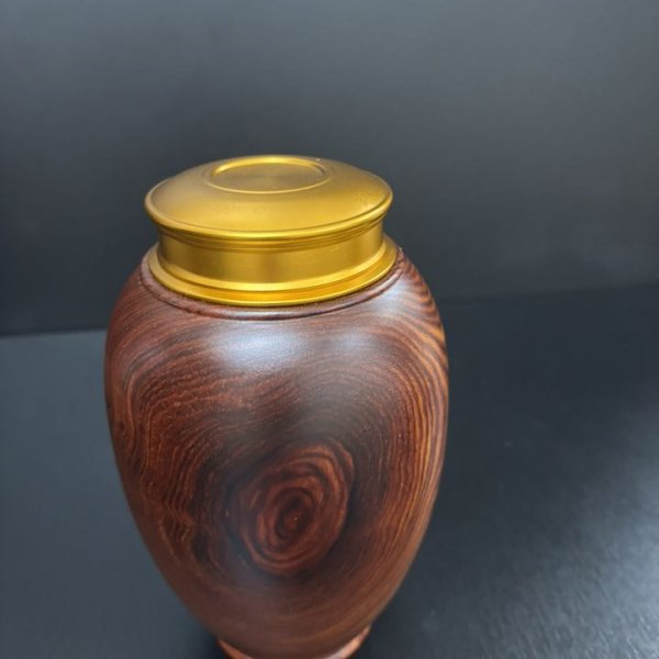 Hộp chè gỗ trắc dây nắp đồng - góc nhìn 2