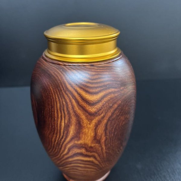 Hộp chè gỗ trắc dây nắp đồng - góc nhìn 3