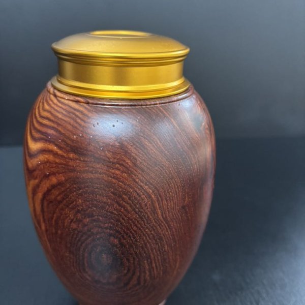 Hộp chè gỗ trắc dây nắp đồng - góc nhìn 4