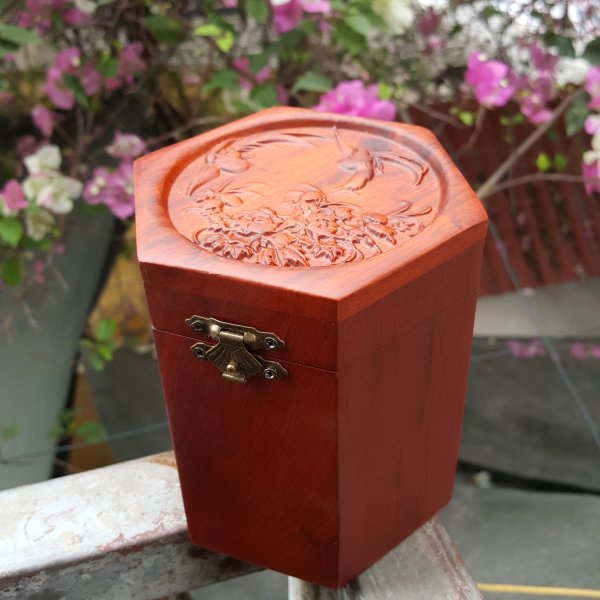 Hộp chè lục giác chạm chim hoa gỗ hương - góc nhìn 5