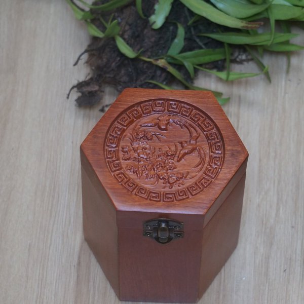 Hộp chè lục giác chạm chim hoa gỗ hương - góc nhìn 8