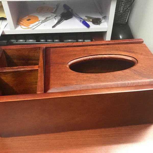 Hộp giấy ăn ba ngăn mặt trơn gỗ hương - góc nhìn 3