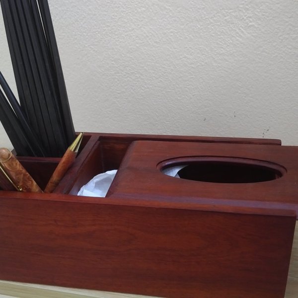 Hộp giấy ăn ba ngăn mặt trơn gỗ hương - góc nhìn 4