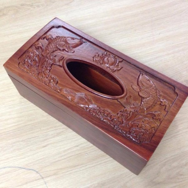 Hộp giấy ăn chạm song ngư gỗ hương - góc nhìn 3