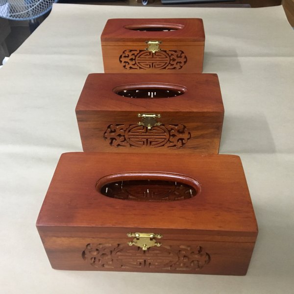 Hộp giấy ăn gỗ hương mặt trơn - góc nhìn 3