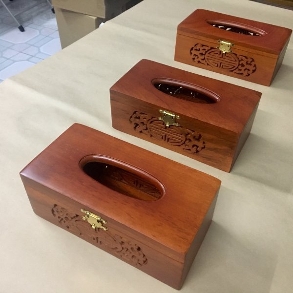 Hộp giấy ăn gỗ hương mặt trơn - góc nhìn 4