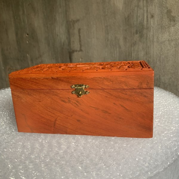 Hộp giấy Cửu long gỗ hương ngang 22 cm - góc nhìn 3