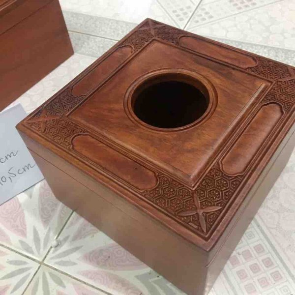 Hộp giấy vuông gỗ hương 16 cm - góc nhìn 2